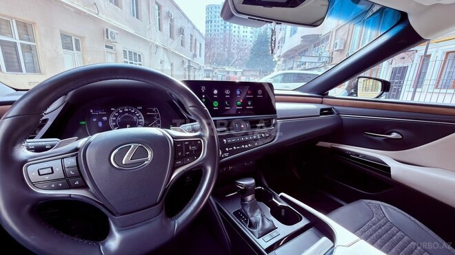 Lexus ES 300h-16
