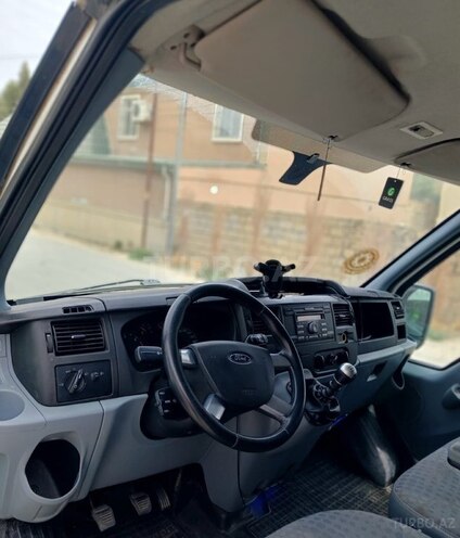 Ford Transit-4
