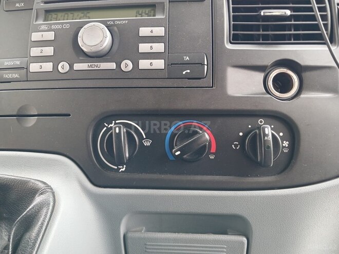 Ford Transit-3