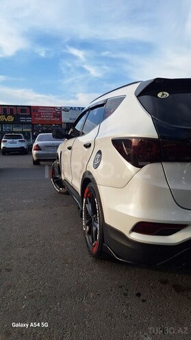 Hyundai Santa Fe-5