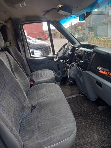 Ford Transit-5