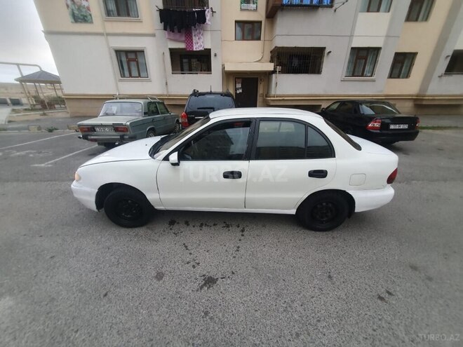 Hyundai Accent-7