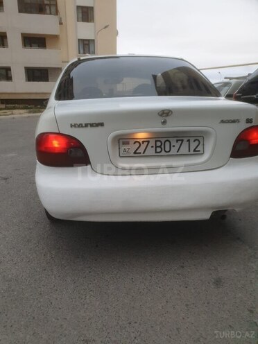 Hyundai Accent-4