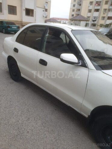 Hyundai Accent-12
