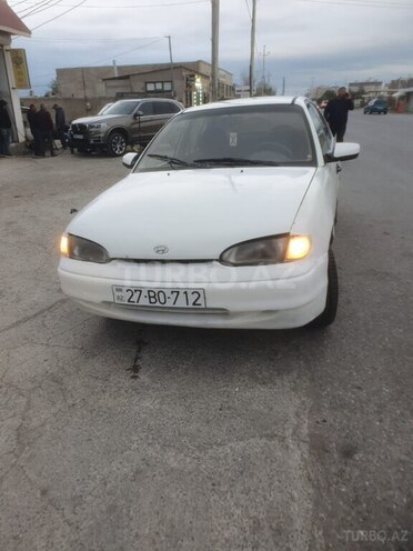 Hyundai Accent-13