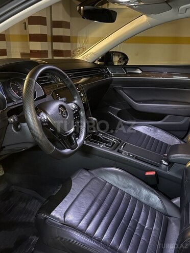 Volkswagen Passat 2017, 106,800 km - 1.8 л - Bakı