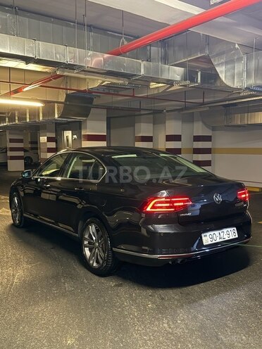 Volkswagen Passat 2017, 106,800 km - 1.8 л - Bakı