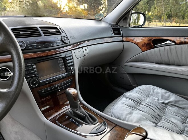 Mercedes E 240-13