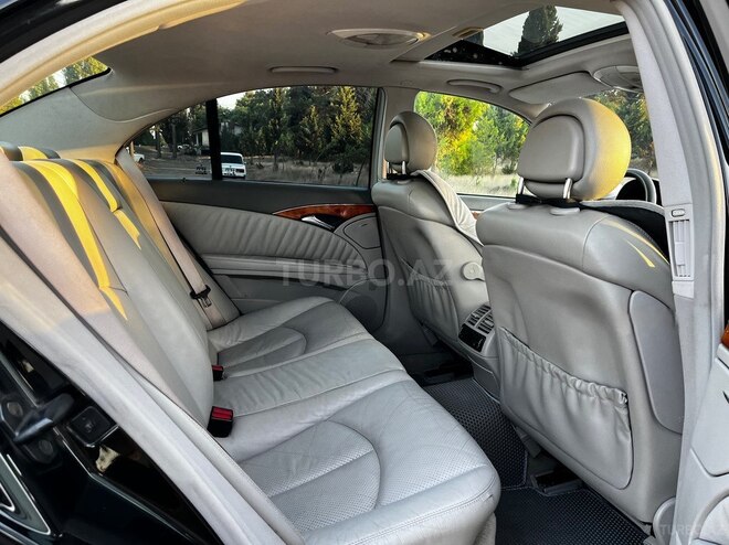 Mercedes E 240-11