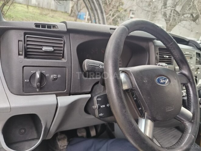 Ford Transit-4