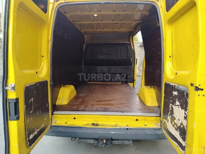 Ford Transit-9