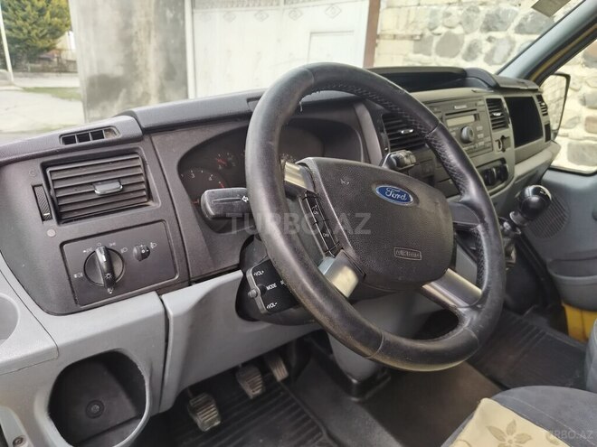 Ford Transit-11