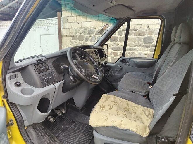 Ford Transit-12