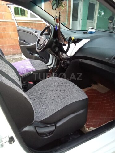 Hyundai Accent 2014, 218,000 km - 1.6 l - Ucar