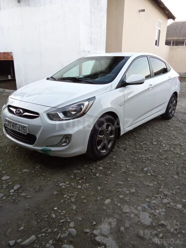 Hyundai Accent 2014, 218,000 km - 1.6 l - Ucar