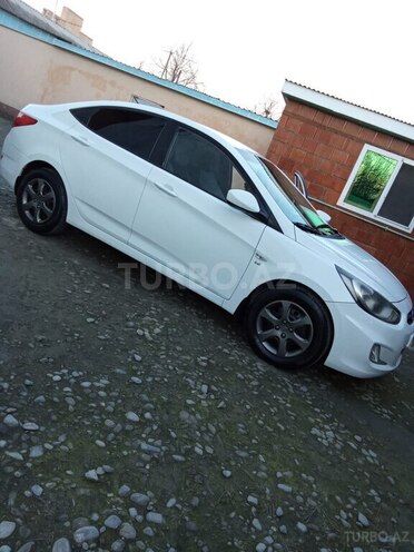 Hyundai Accent 2014, 218,000 km - 1.6 l - Ucar