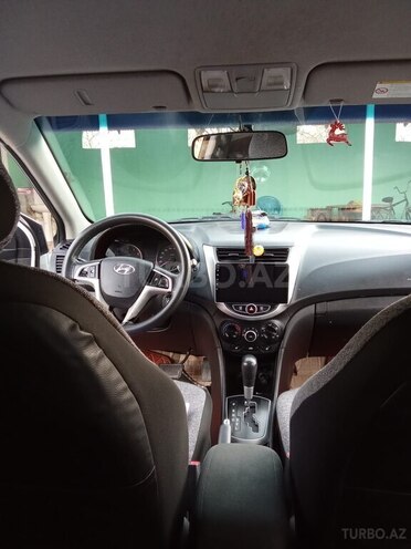 Hyundai Accent 2014, 218,000 km - 1.6 l - Ucar
