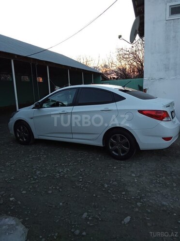 Hyundai Accent 2014, 218,000 km - 1.6 l - Ucar