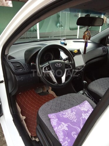 Hyundai Accent 2014, 218,000 km - 1.6 l - Ucar