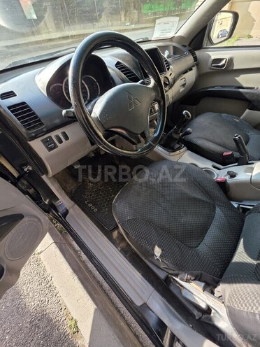 Mitsubishi L200-10