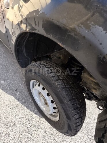 Mitsubishi L200-9