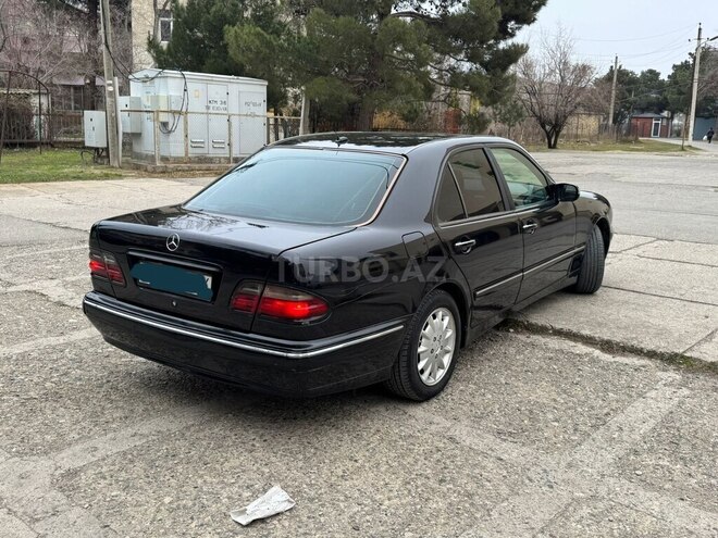 Mercedes E 320 2001, 356,000 km - 3.2 l - Sumqayıt