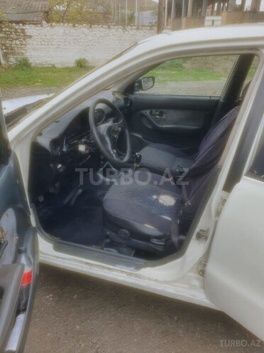 Hyundai Accent-14