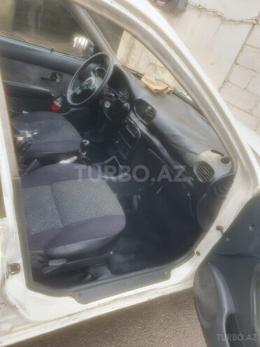 Hyundai Accent-15