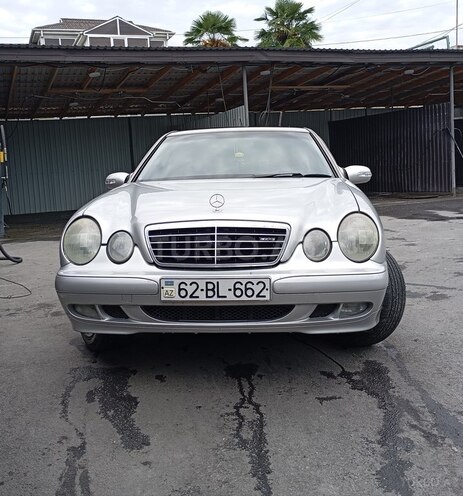 Mercedes E 200-13