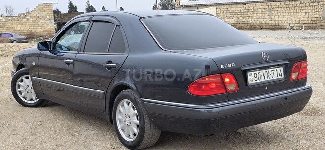 Mercedes E 240 1999, 286,000 km - 2.4 l - Sumqayıt