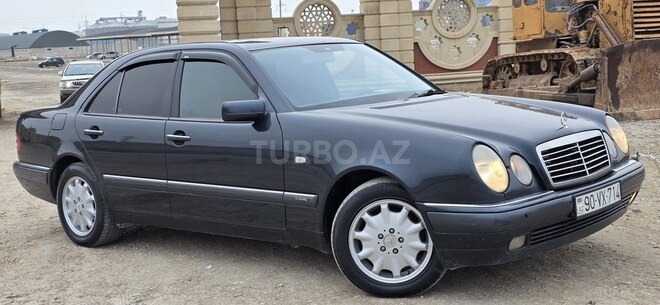 Mercedes E 240 1999, 286,000 km - 2.4 l - Sumqayıt