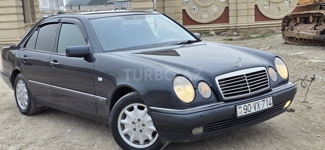 Mercedes E 240 1999, 286,000 km - 2.4 l - Sumqayıt