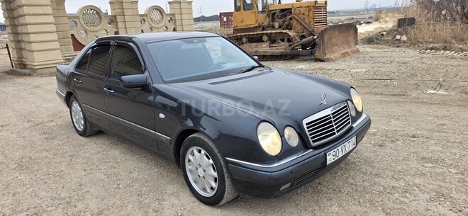 Mercedes E 240 1999, 286,000 km - 2.4 l - Sumqayıt