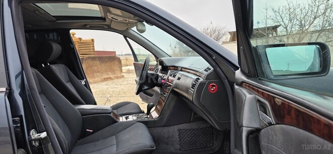 Mercedes E 240 1999, 286,000 km - 2.4 l - Sumqayıt