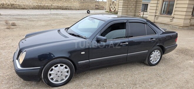 Mercedes E 240 1999, 286,000 km - 2.4 l - Sumqayıt