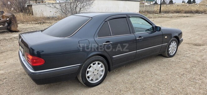 Mercedes E 240 1999, 286,000 km - 2.4 l - Sumqayıt
