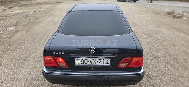 Mercedes E 240 1999, 286,000 km - 2.4 l - Sumqayıt