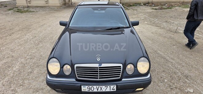 Mercedes E 240 1999, 286,000 km - 2.4 l - Sumqayıt