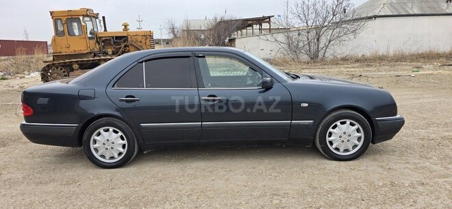 Mercedes E 240 1999, 286,000 km - 2.4 l - Sumqayıt