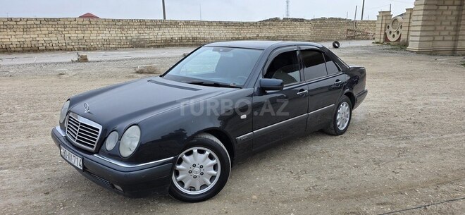 Mercedes E 240 1999, 286,000 km - 2.4 l - Sumqayıt