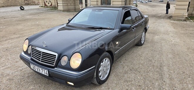 Mercedes E 240 1999, 286,000 km - 2.4 l - Sumqayıt
