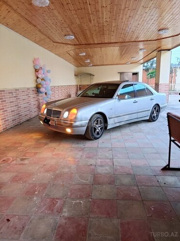 Mercedes E 230 1997, 366,859 km - 2.3 l - Masallı