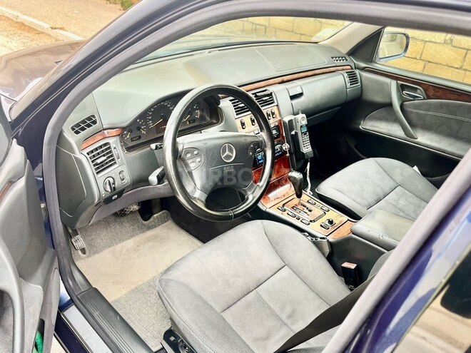 Mercedes E 280 1999, 388,475 km - 2.8 l - Bakı