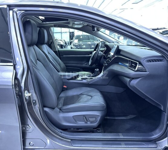 Toyota Camry-12