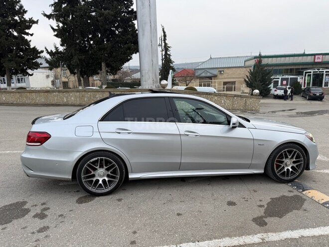 Mercedes E 220 4MATIC-4
