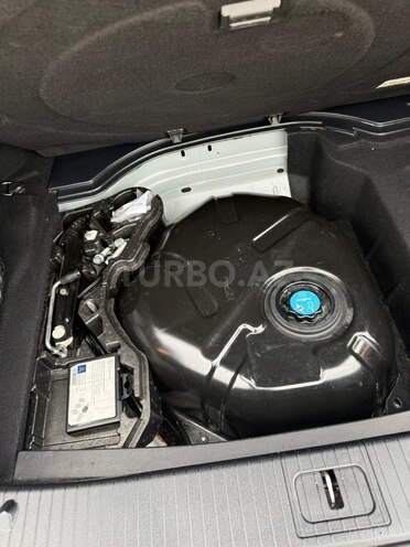 Mercedes E 220 4MATIC-13