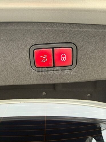 Mercedes E 220 4MATIC-12