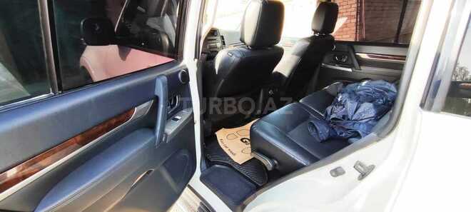 Mitsubishi Pajero-5