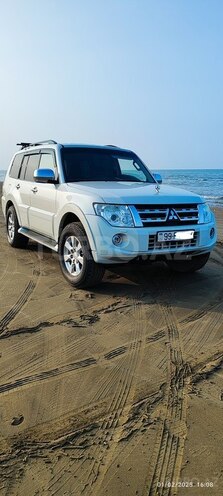 Mitsubishi Pajero-4