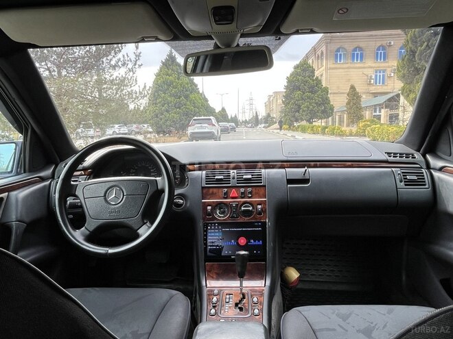 Mercedes E 240 1999, 245,000 km - 2.4 л - Sumqayıt